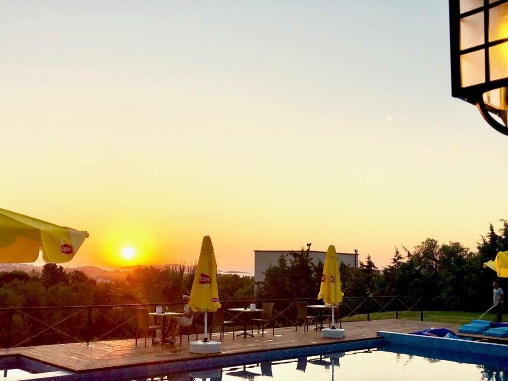 Victoria Hotel And Lounge Foça Dış mekan fotoğraf